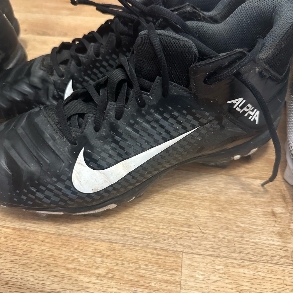 Men’s Nike Alpha cleats size 9.5